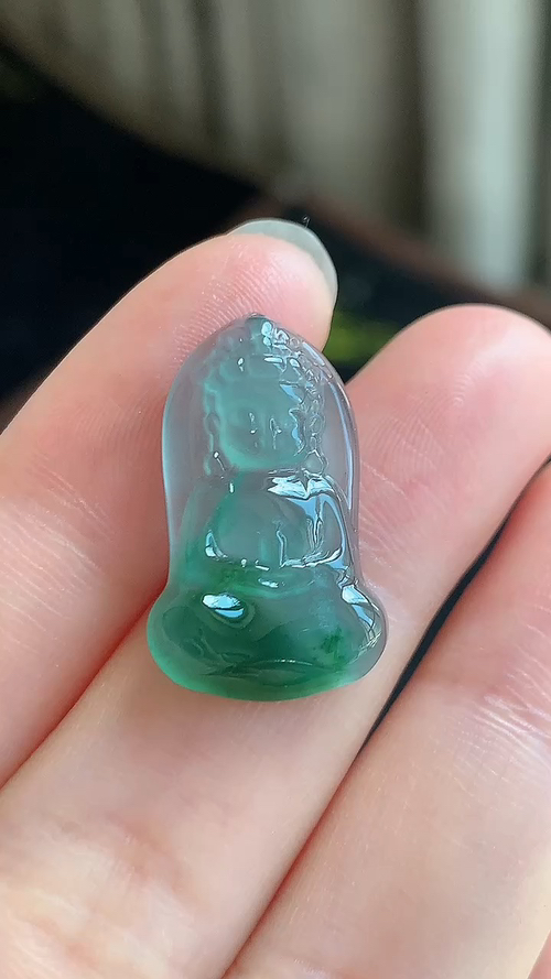 ️天然翡翠，飘绿宝宝佛，蓝底，尺寸23.2-14-3.5 bm710