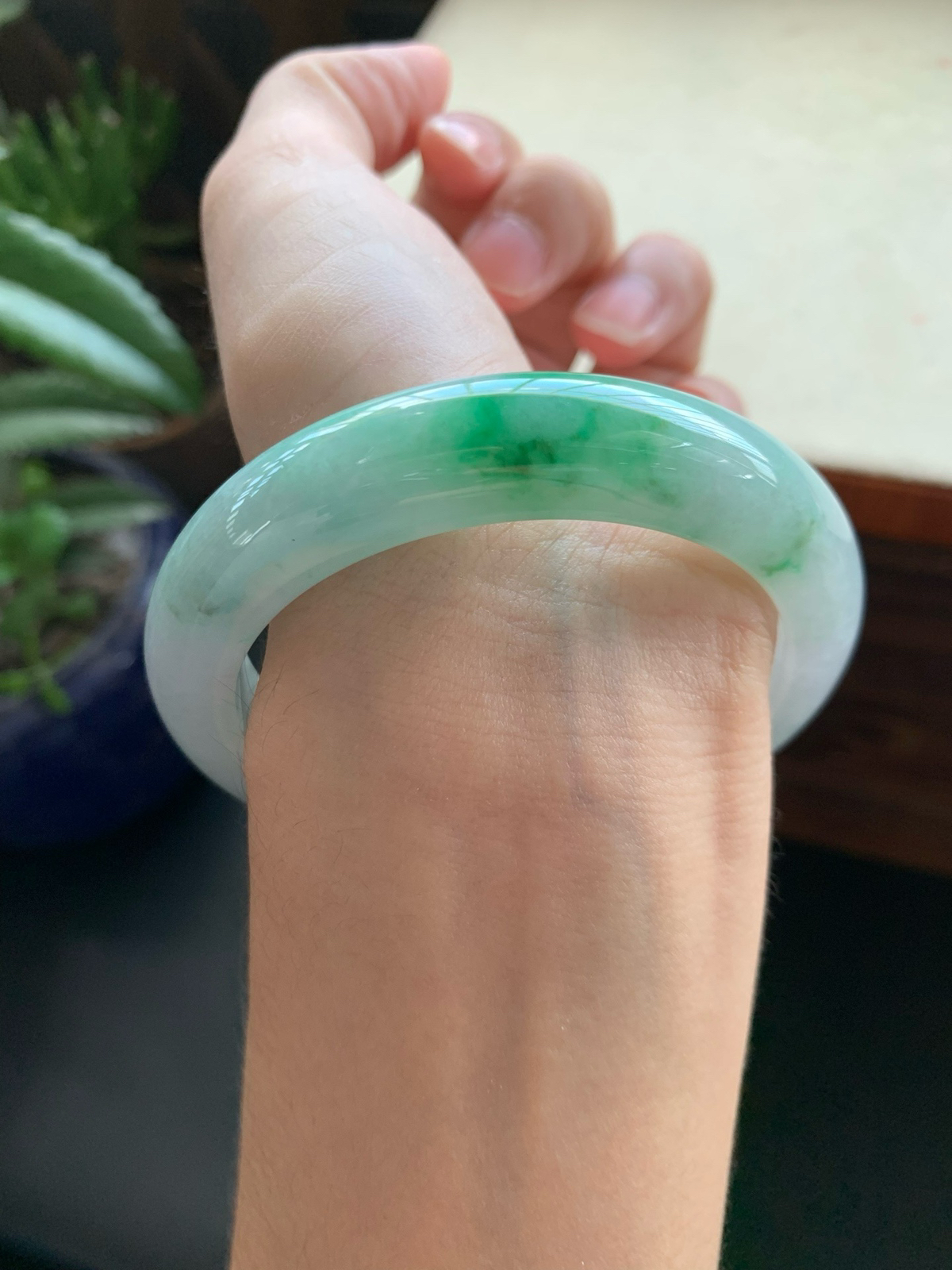 58圈口飘阳绿正圈手镯