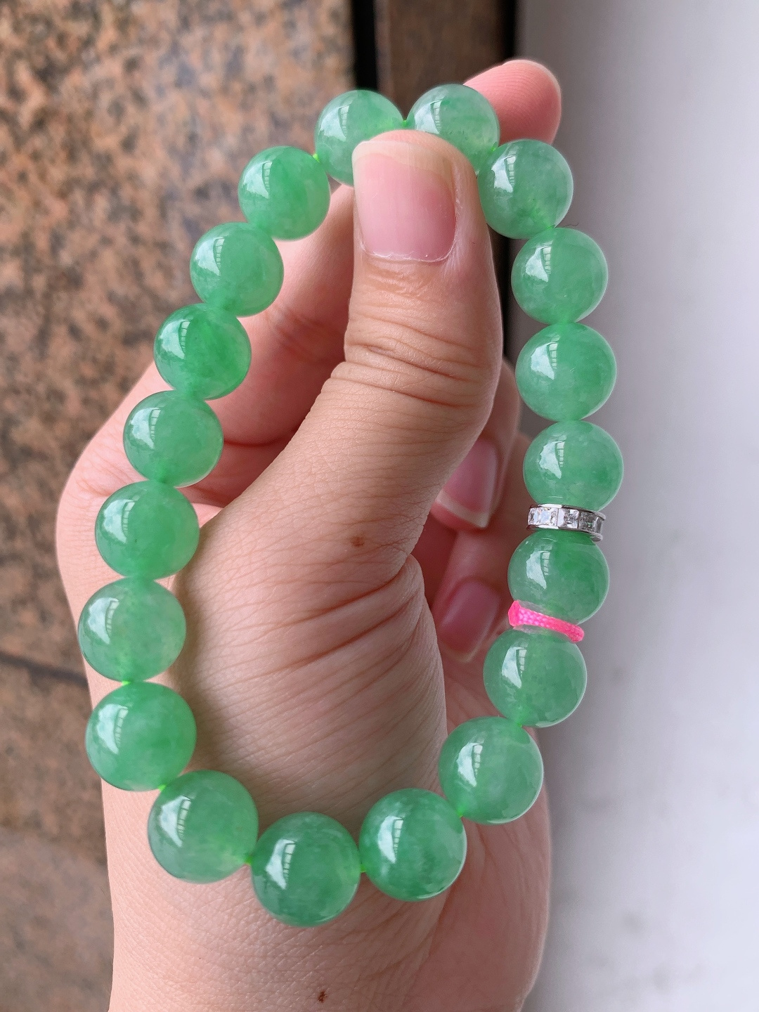 冰阳绿珠珠手串，底色清爽色泽均匀，简约
