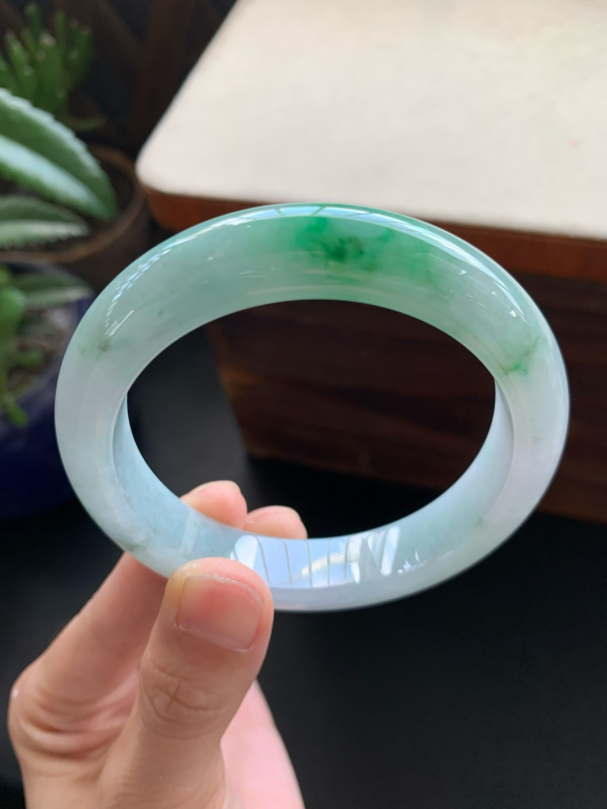 58圈口飘阳绿正圈手镯