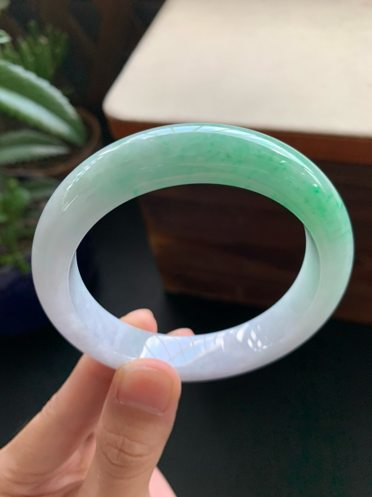 58圈口阳绿正圈手镯