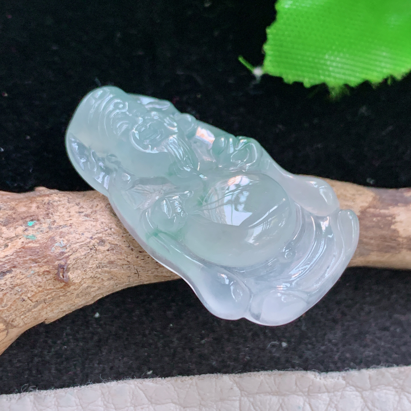 Lz实拍33.5*19*5.5缅甸翡翠冰飘花财神爷玉吊坠