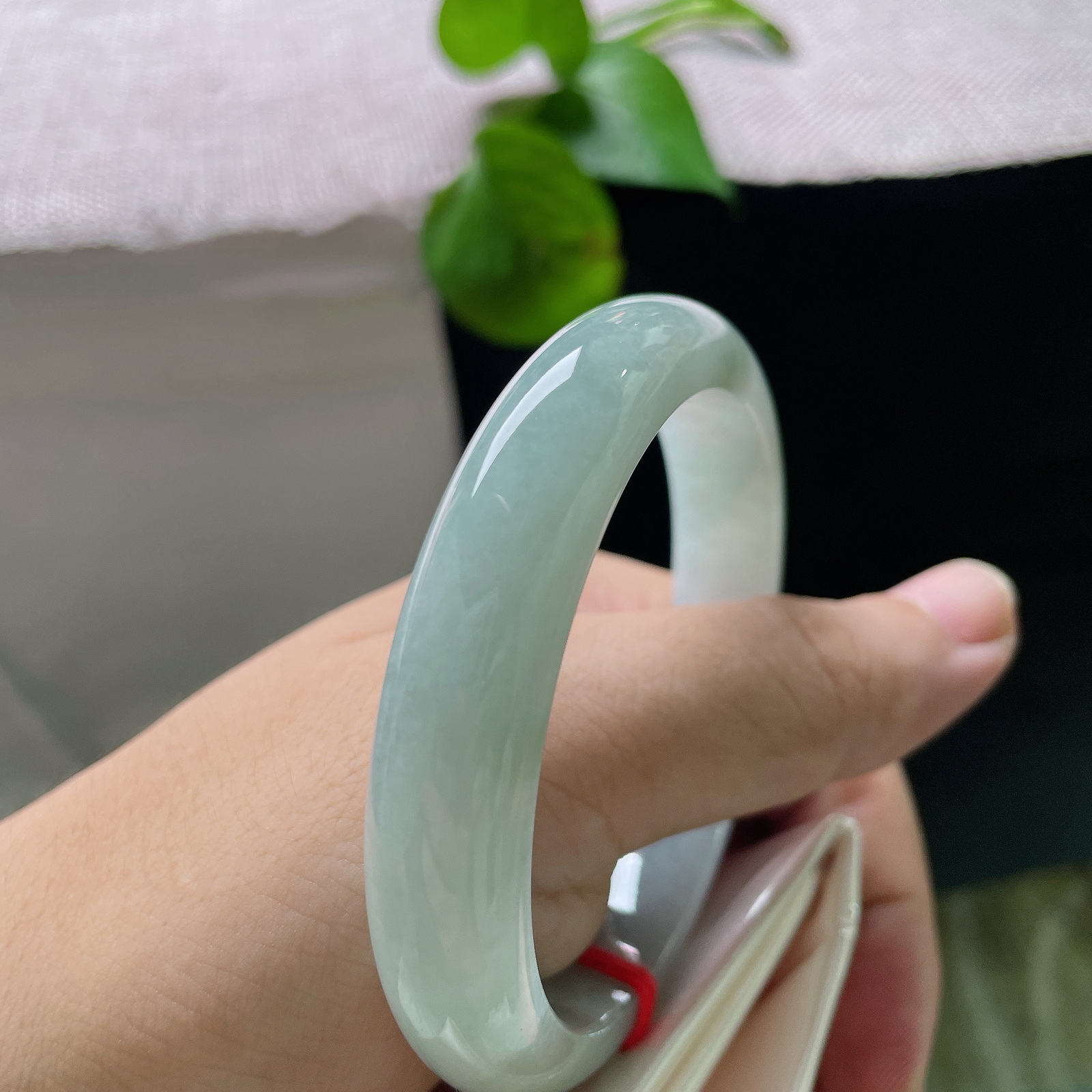 57/11.8/8.0，绿底正圈，内纹，淡雅湖绿融冰底，小众温柔氛围感配饰ss55729a。
