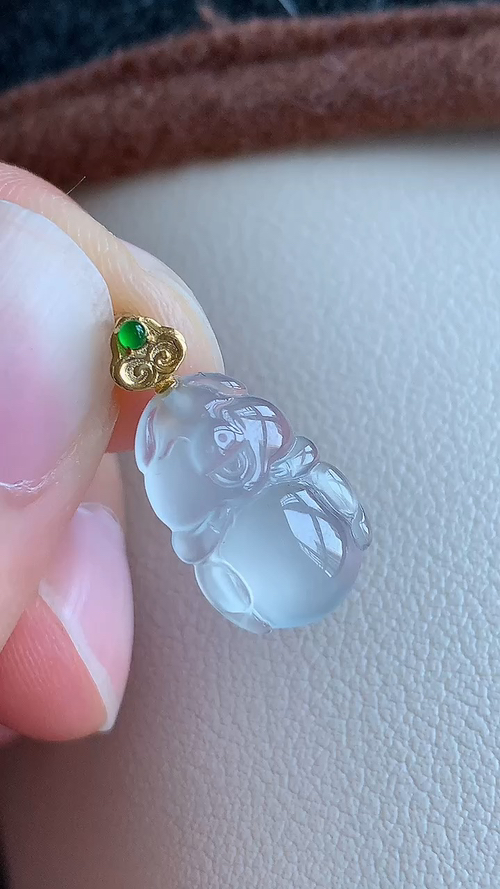 翡翠精品，小猪。冰种无裂，18k金 尺寸15-10-3.7 aa710