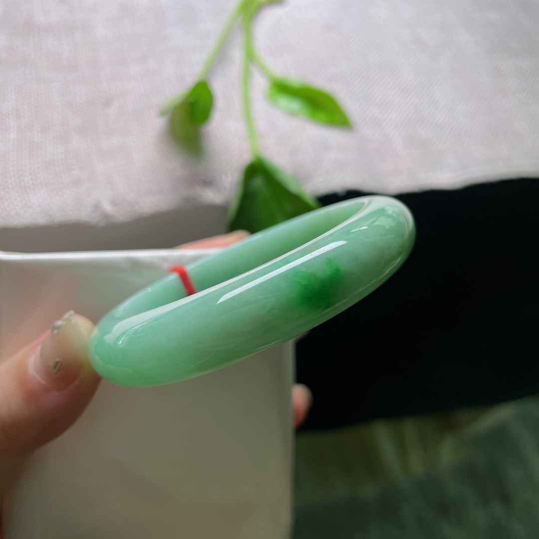 53.5/12.5/6.8，绿底正圈，水润细腻，干净，种老，小清新，显气质，有纹，ss55115a