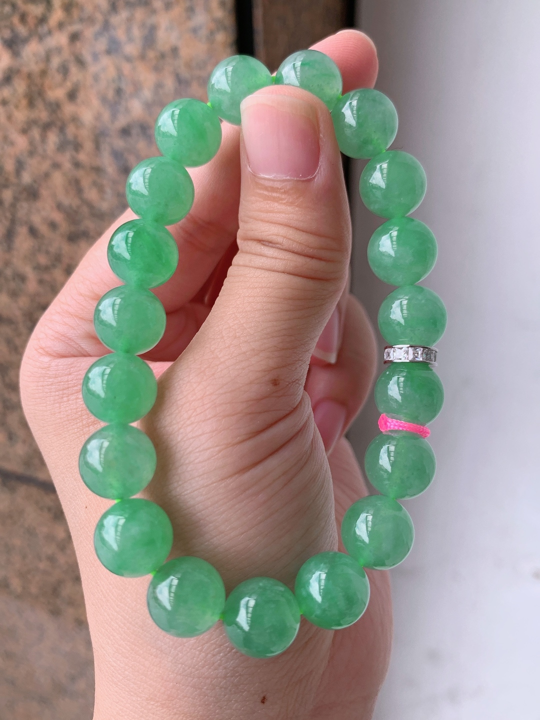 冰阳绿珠珠手串，底色清爽色泽均匀，简约