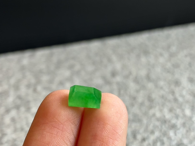 绿马鞍 尺寸：8.4×6×4.2