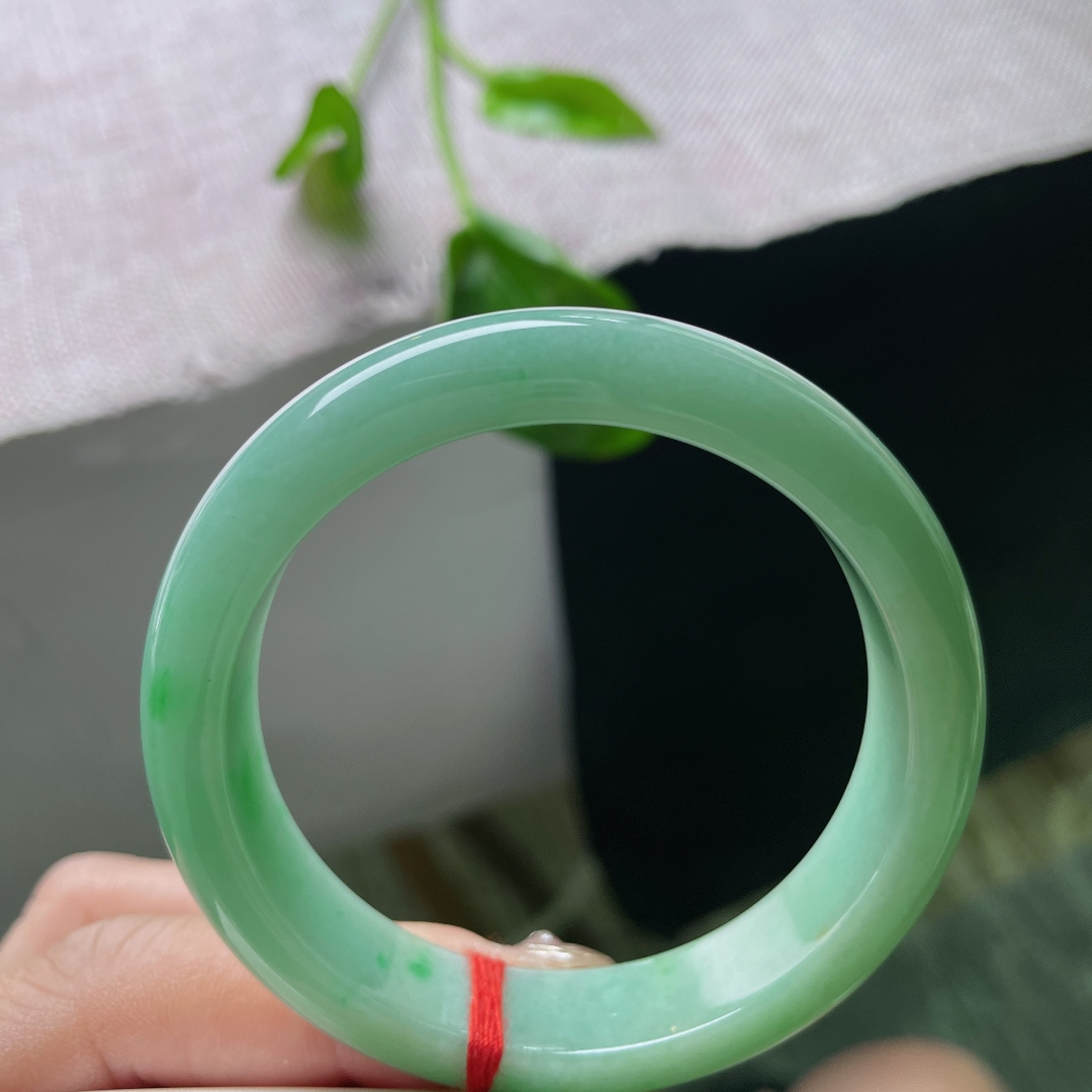 53.5/12.5/6.8，绿底正圈，水润细腻，干净，种老，小清新，显气质，有纹，ss55115a