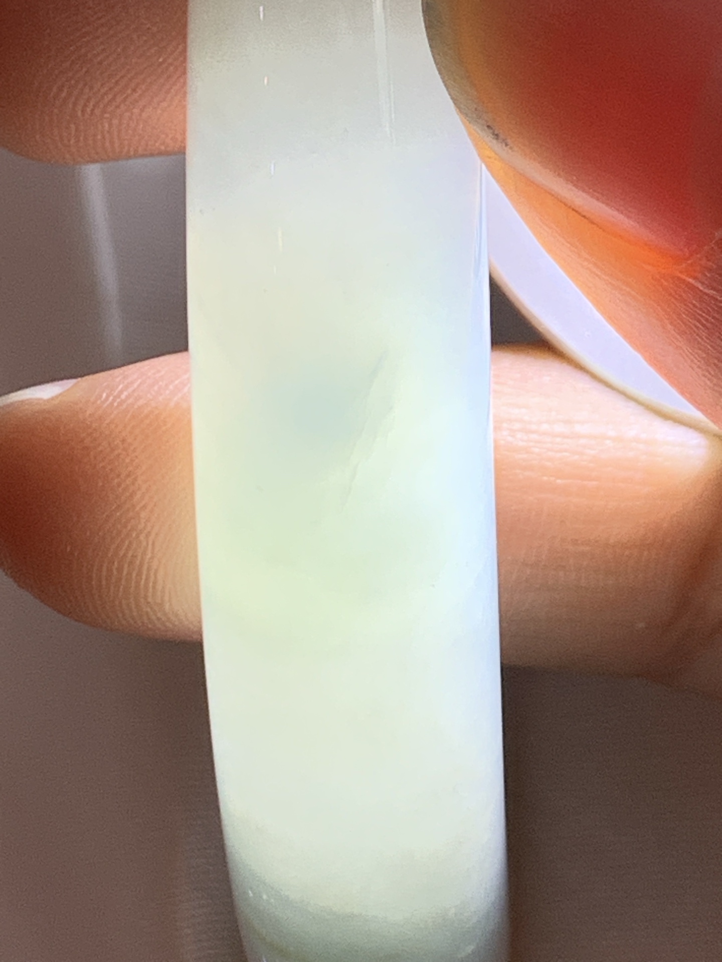 飘绿正圈 51.5-11.3-7.7 0711-N235 打灯棉纹，有洒金，底妆水润细腻，通透的湖蓝底色，一抹鲜艳的果阳绿色花，整只手镯特色鲜明。