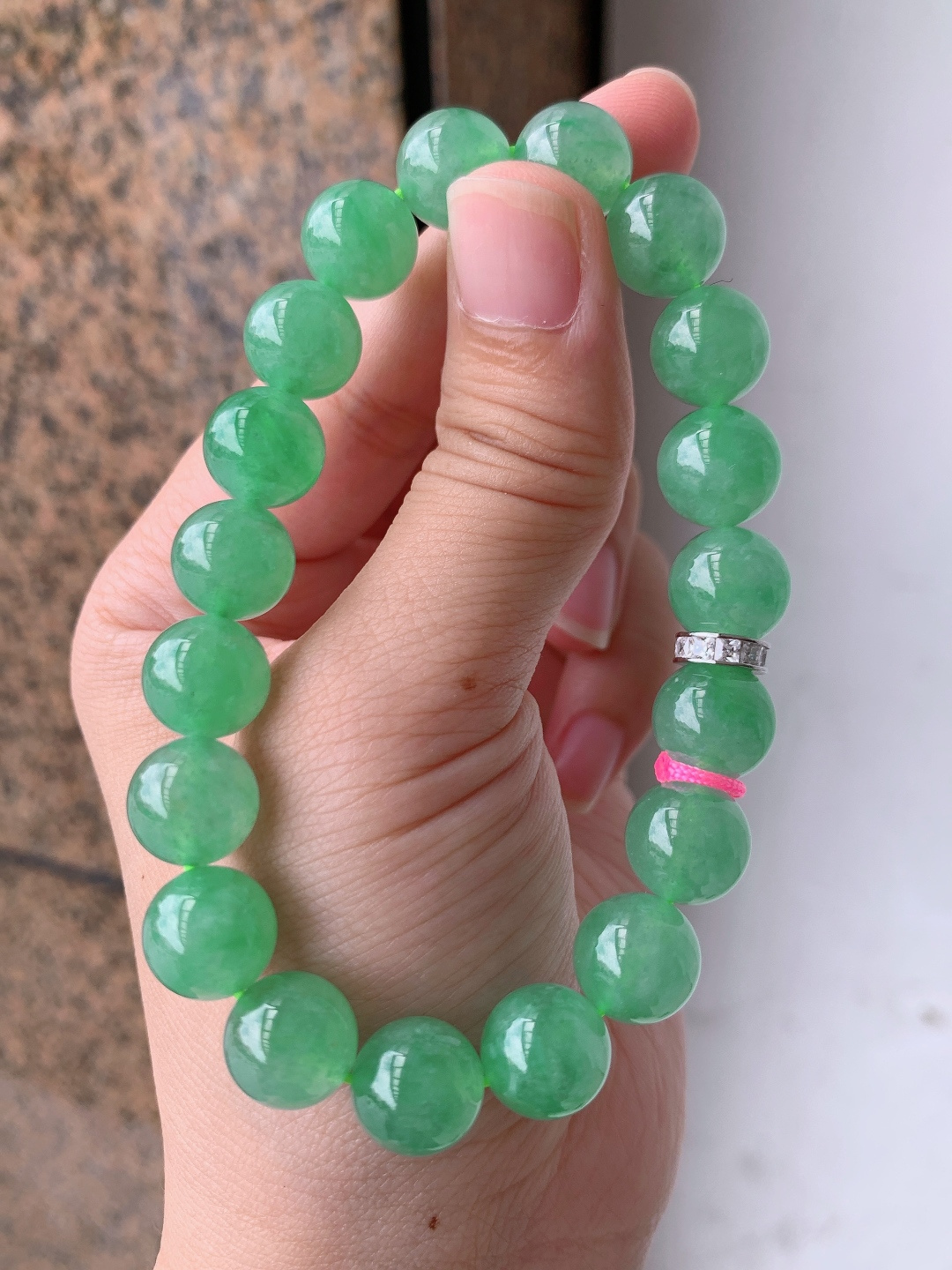 冰阳绿珠珠手串，底色清爽色泽均匀，简约