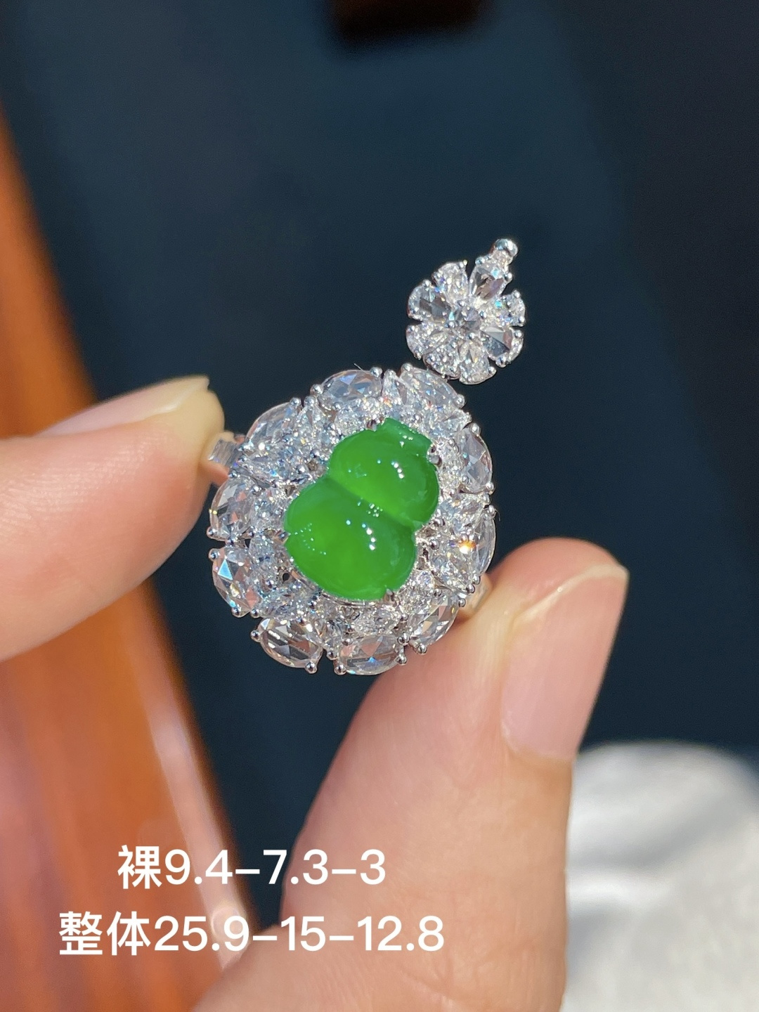 ️阳绿葫芦戒指+阳绿葫芦吊坠（两用款） 无裂 18k金镶嵌，9.4-7.3-3