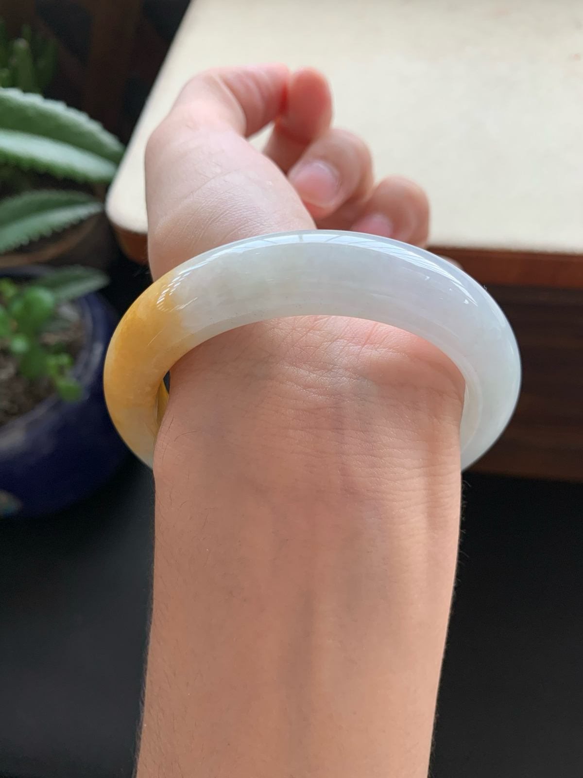 57圈口飘绿黄翡正圈手镯