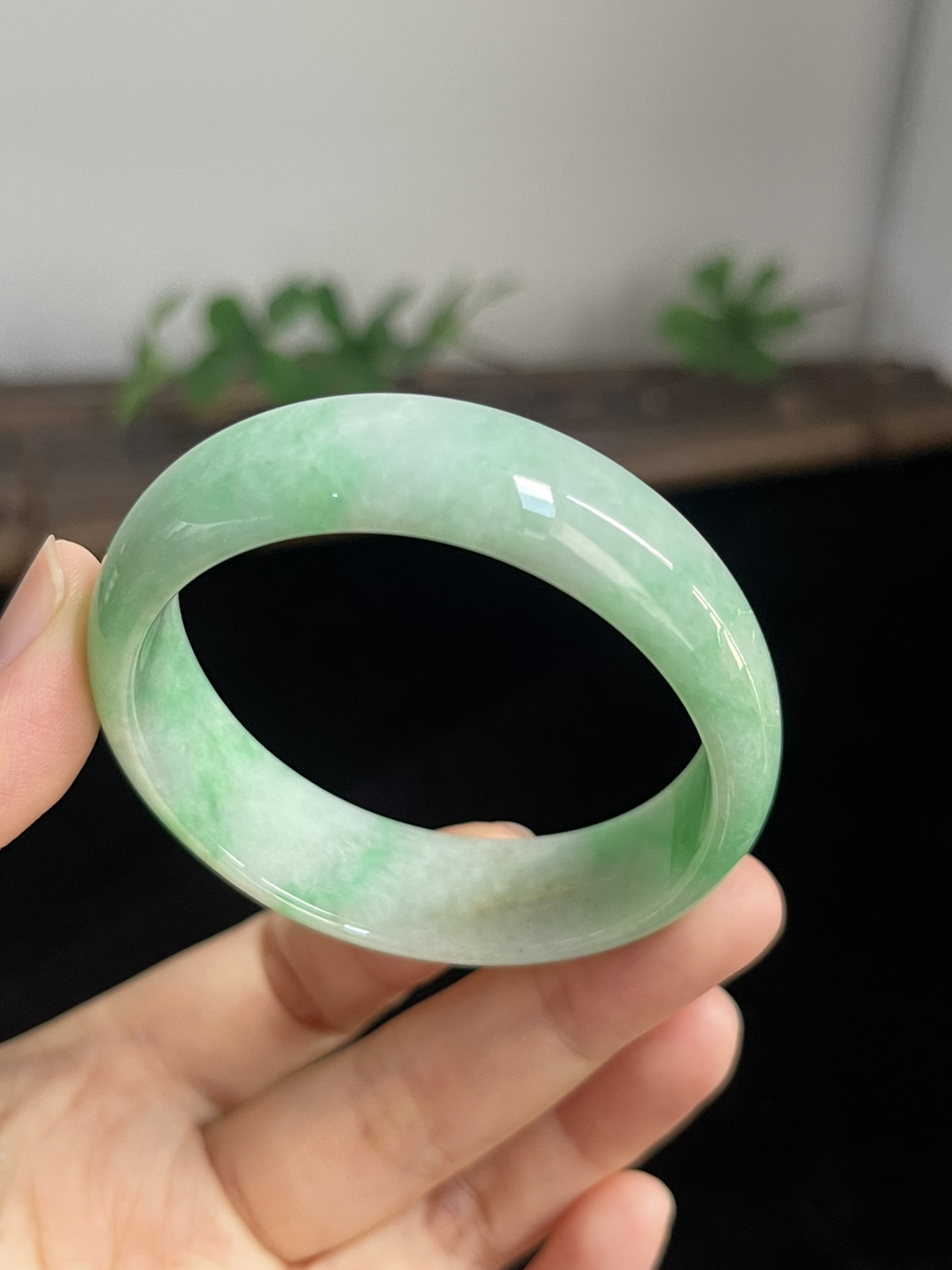 贵妃镯50.7圈口，翡翠手镯
