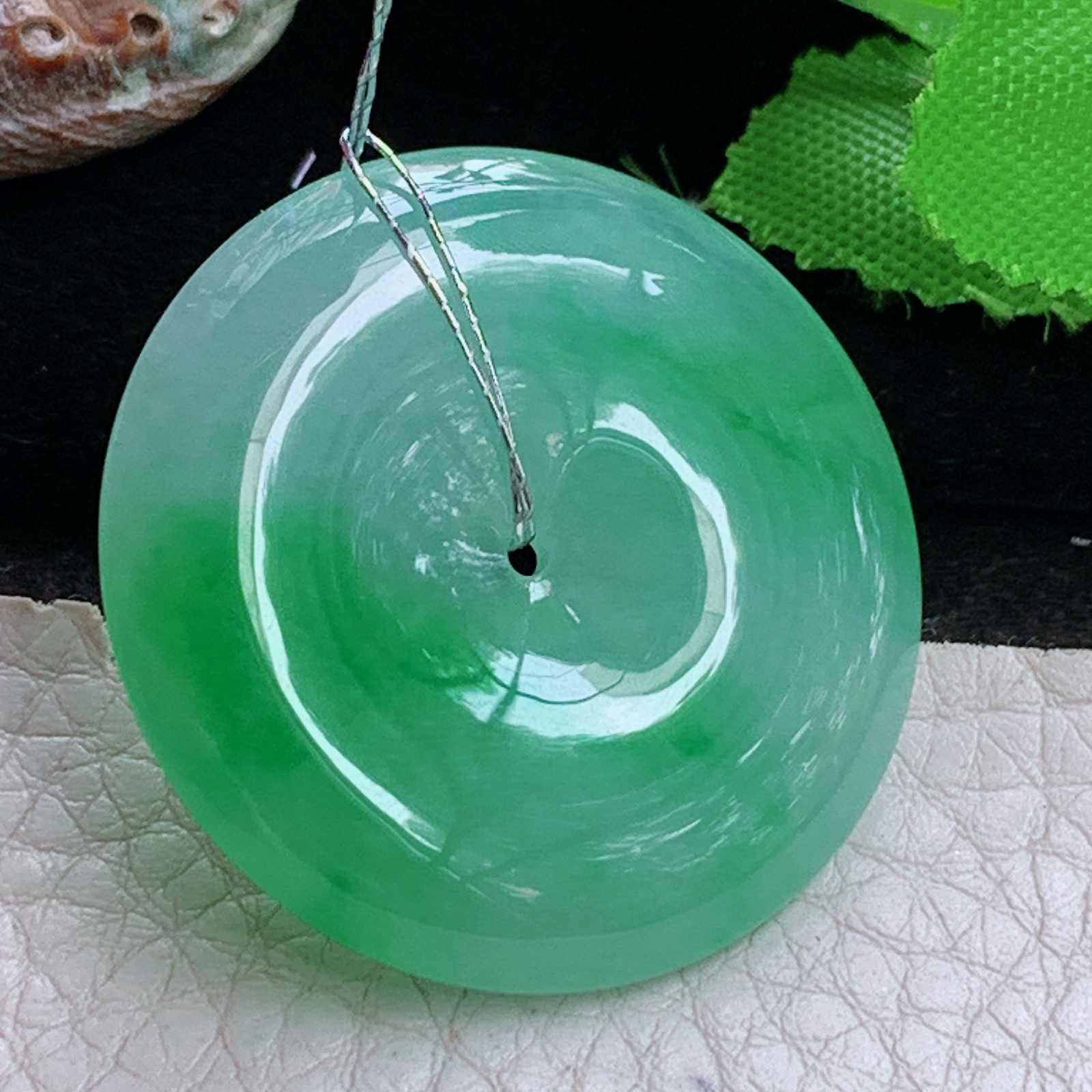 qxm实拍33.8*6缅甸翡翠精雕冰阳绿大平安扣 玉扣玉吊坠