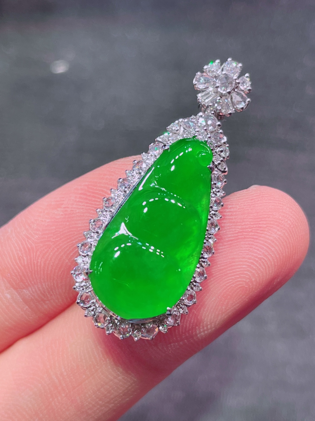 ️绿福豆吊坠，晶莹剔透，新颖时尚，无裂，23-11.5