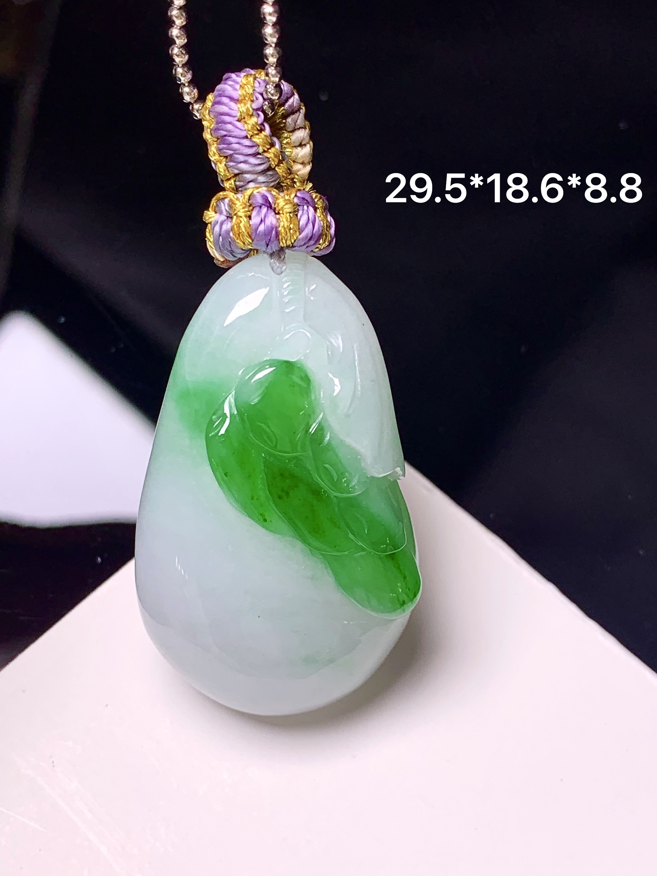 飘绿福瓜吊坠 玉质细腻 色泽艳丽清新 整体尺寸29.5*18.6*8.8 j1