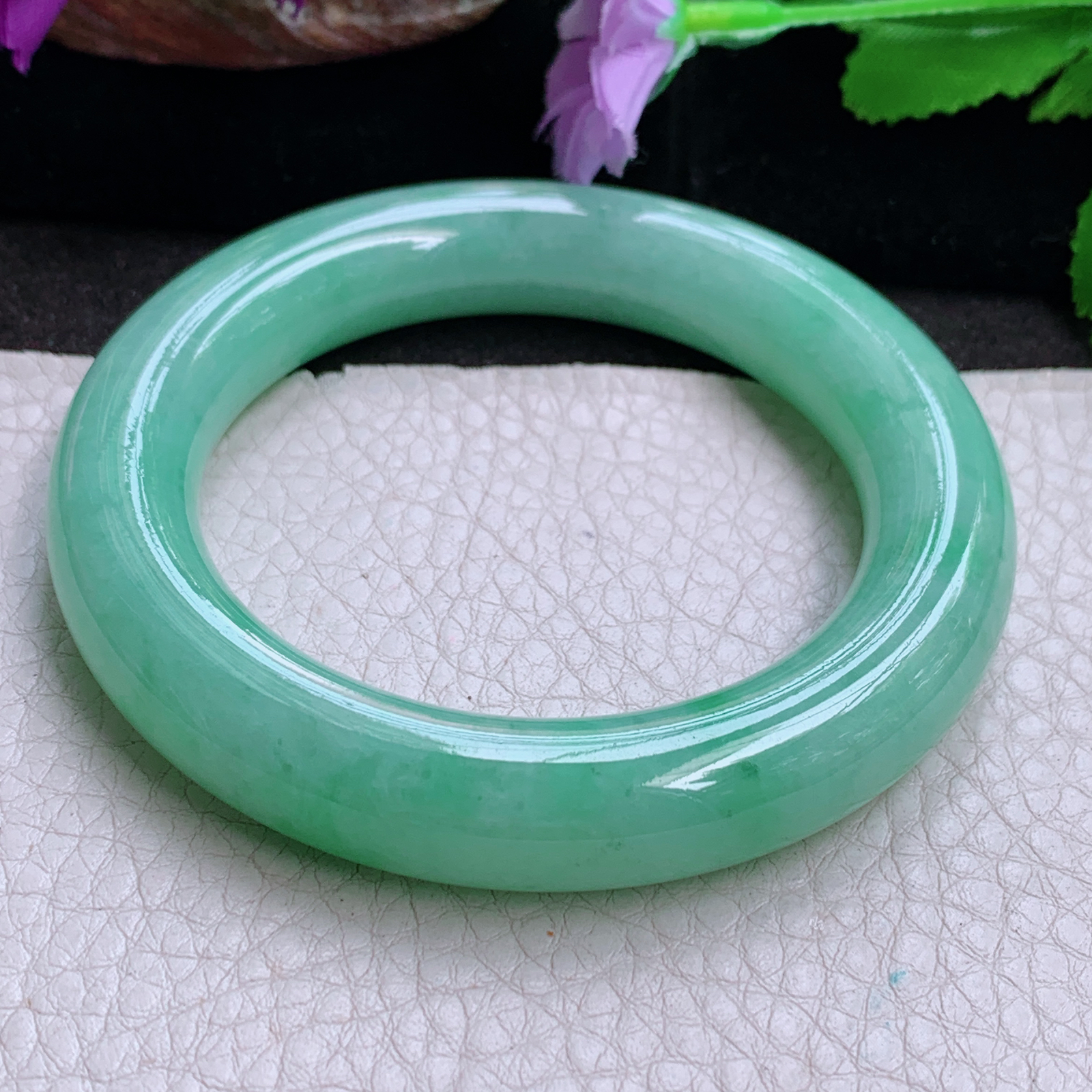 js实拍55.5*12.3*12胖圆镯 缅甸翡翠a货玉手镯飘绿大气圆条玉手环