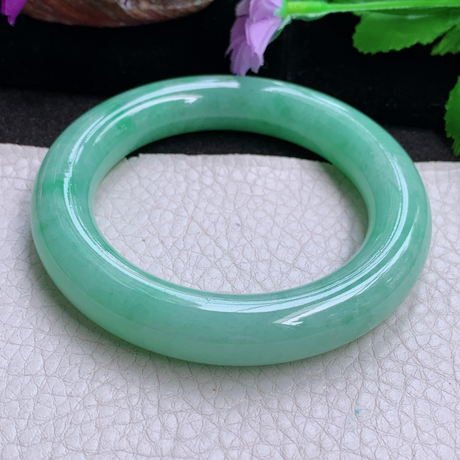 js实拍55.5*12.3*12胖圆镯 缅甸翡翠a货玉手镯飘绿大气圆条玉手环