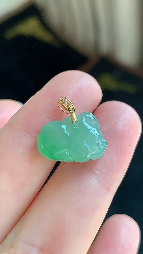 天然翡翠，飘绿花马上有钱18k金 尺寸11-14.7-5 zj711