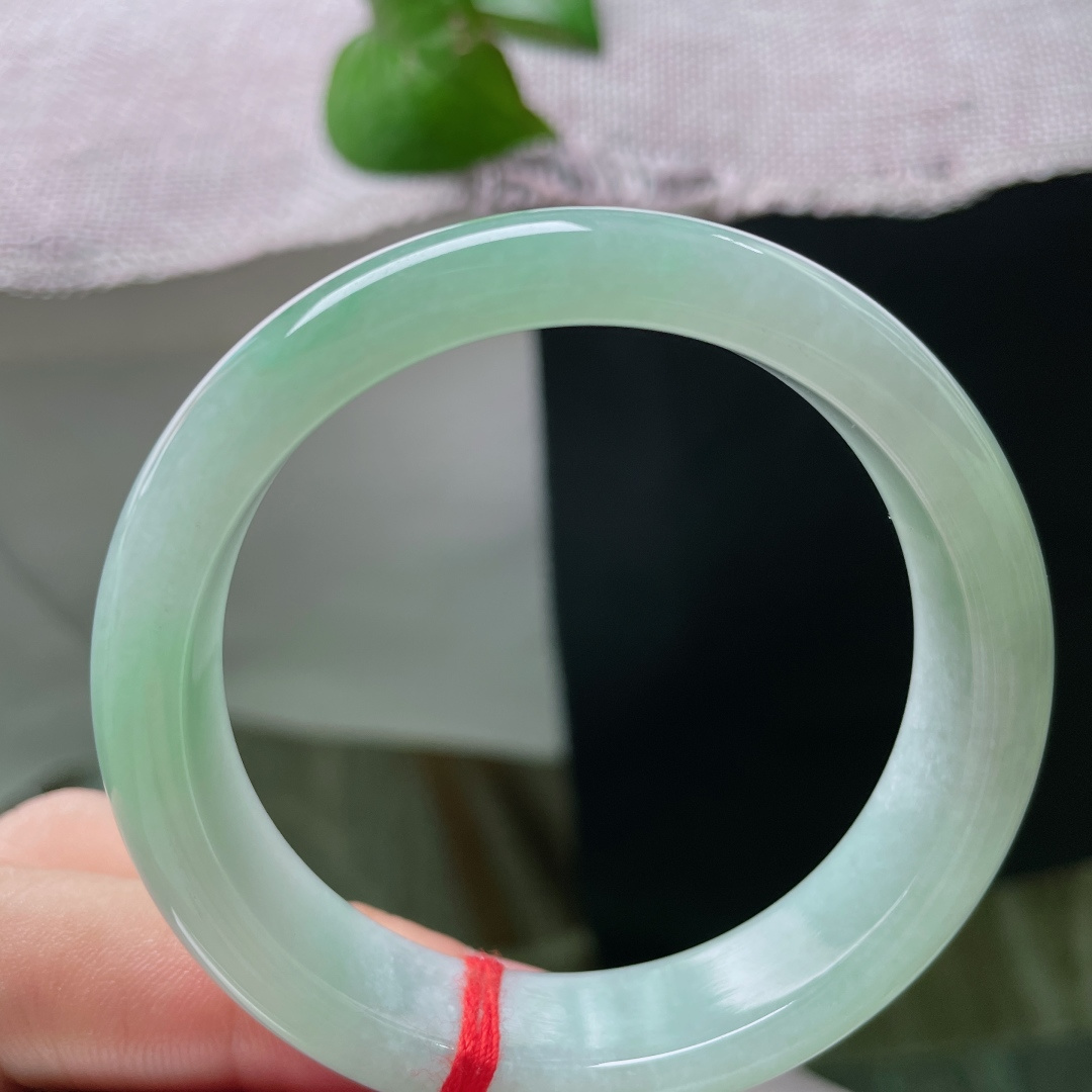 52/12.7/7.3，淡绿底正圈，无裂，色调清爽柔和，简约秀气，日常穿搭尽显少女清新元气感。ss5