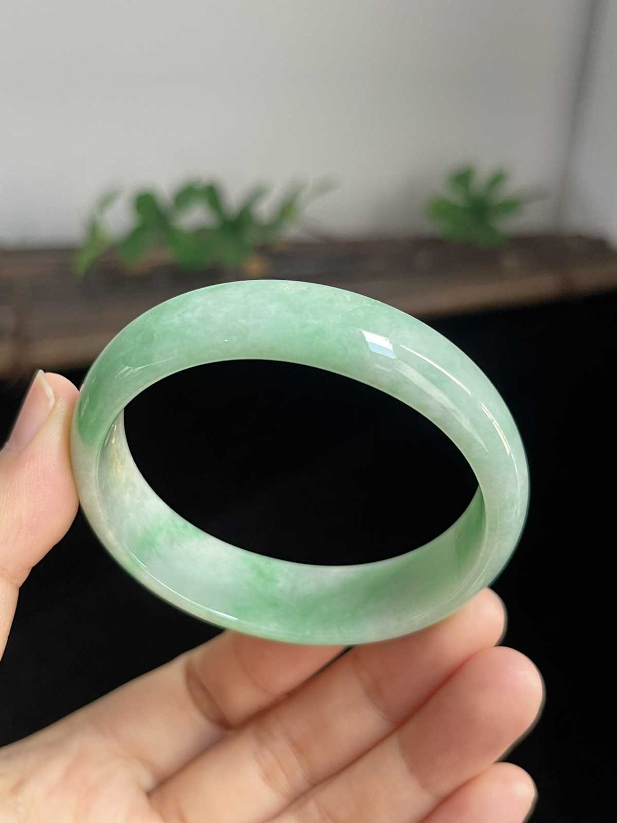 贵妃镯50.7圈口，翡翠手镯
