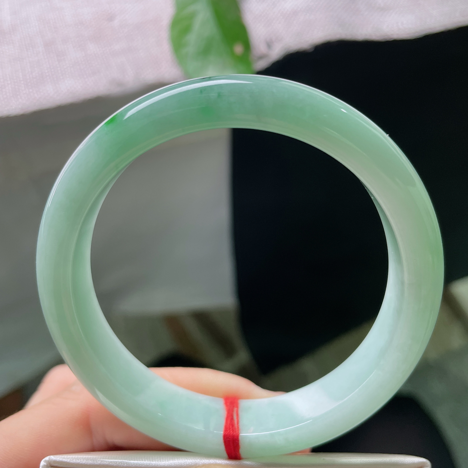 58.4/12.4/7.7，绿底正圈，色系甜美，青春可人，佩戴显白，显气质，基本完美，ss54893a
