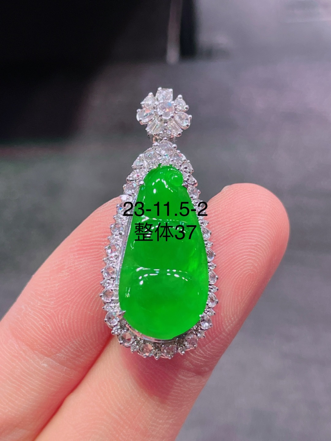 ️绿福豆吊坠，晶莹剔透，新颖时尚，无裂，23-11.5