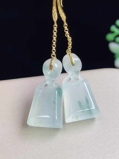 18k金镶冰飘花玉锁耳坠，无裂，尺寸20.2*9.8*6.2mm，Q12hjg