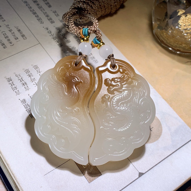 一对价！新疆和田玉且末糖龙凤对挂件 尺寸43/27/8总重40克，玉质细腻油润 底色纯净 脂粉好，品