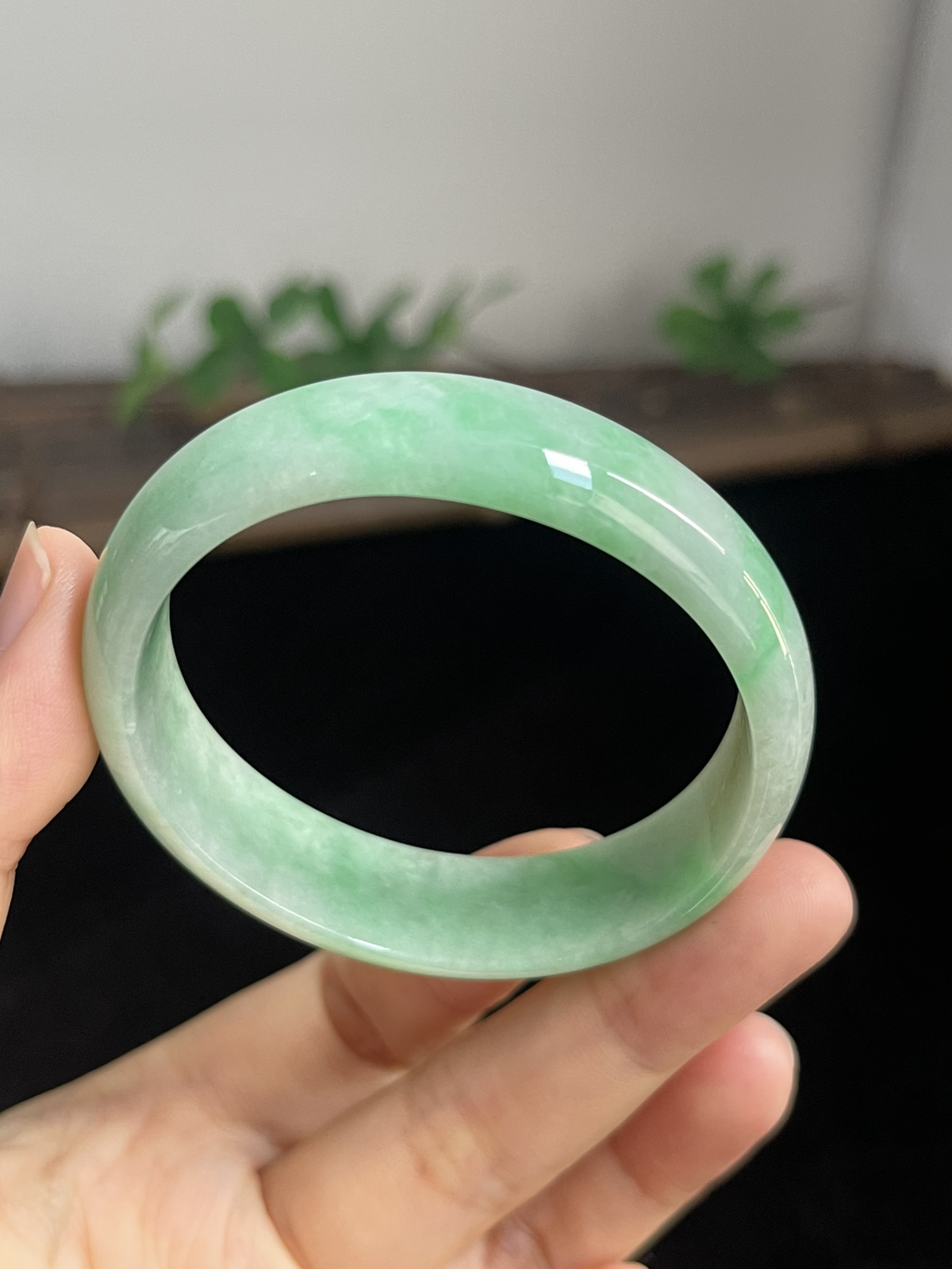 贵妃镯50.7圈口，翡翠手镯