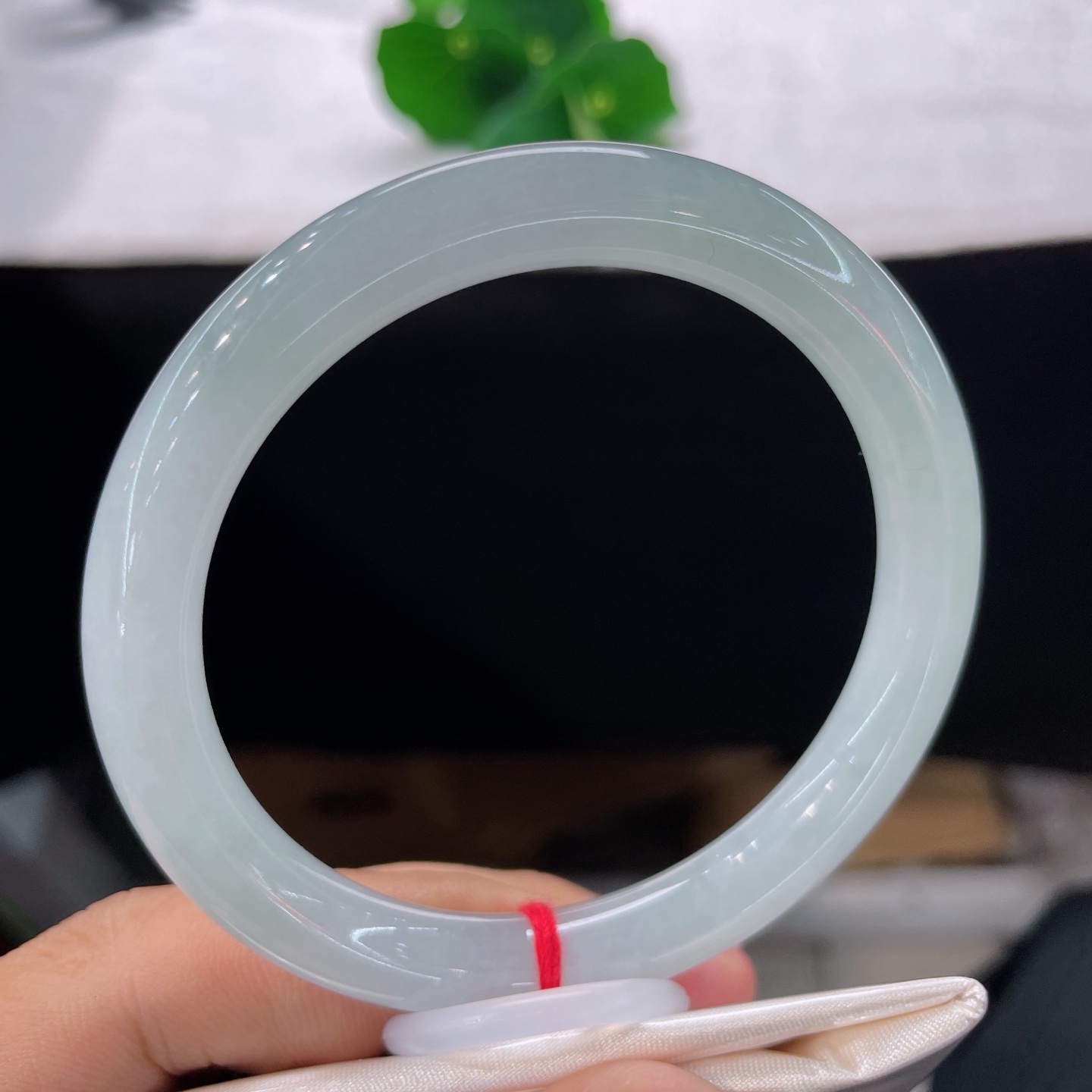 圈口/58/8.5，冰润美人镯，58/58可戴，腕间一抹晴水，日子清浅，自带松弛柔和氛围，无裂