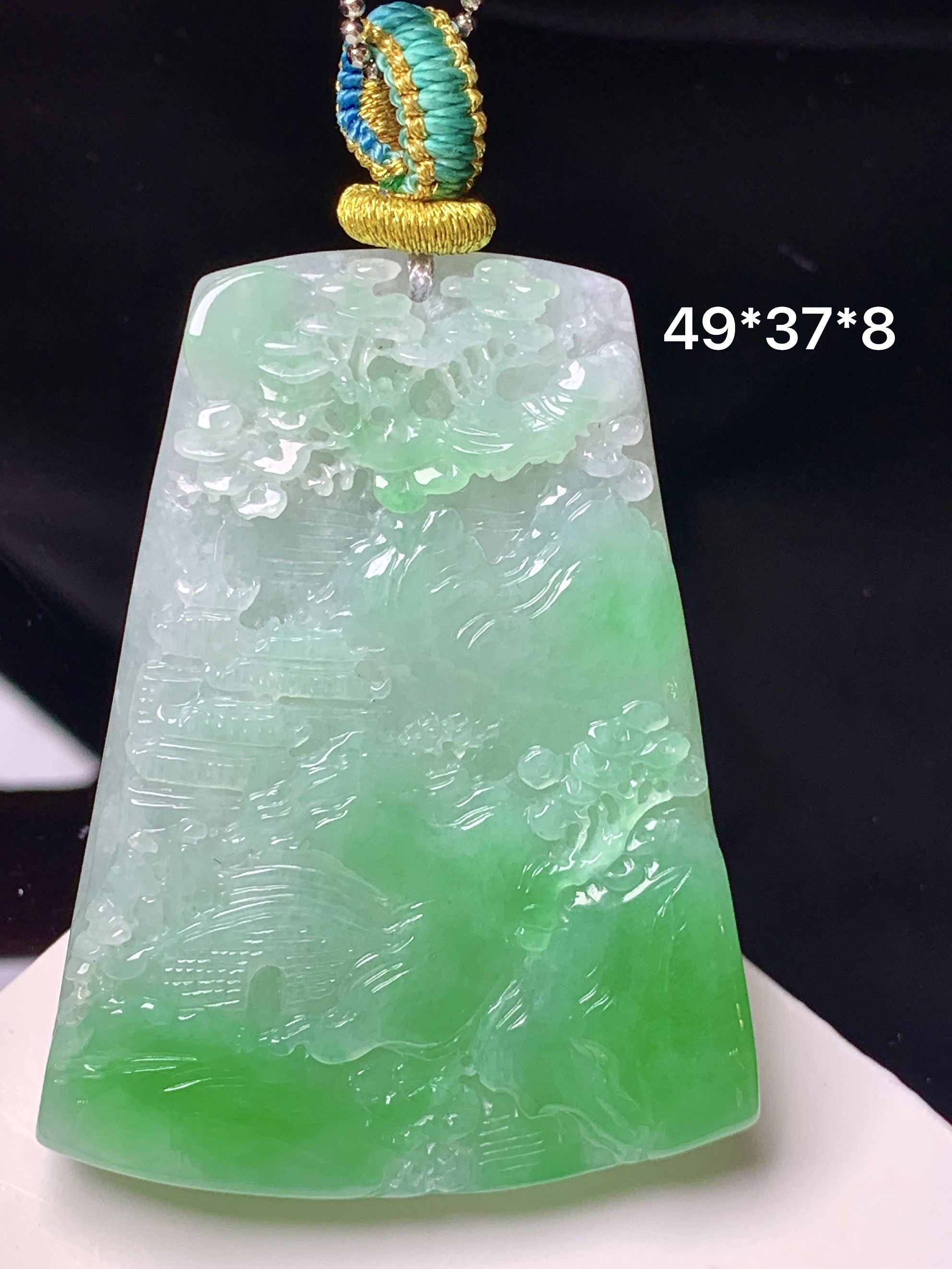 飘绿山水牌子吊坠 玉质细腻 色泽艳丽清新 整体尺寸49*37*8 j1
