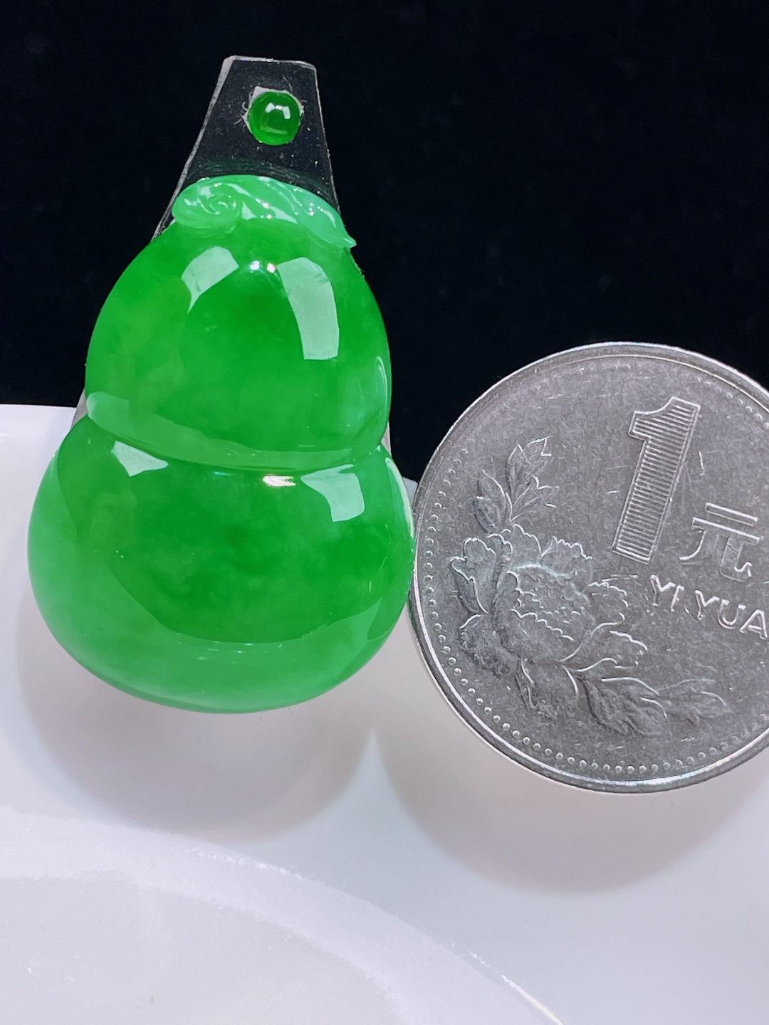 ️辣绿葫芦，老种起光，细底通透，尺寸：28.5/20.5/7.2mm0712