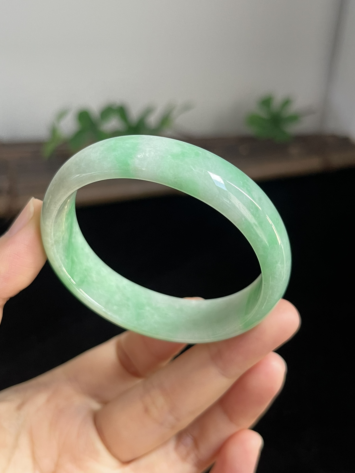 贵妃镯50.7圈口，翡翠手镯