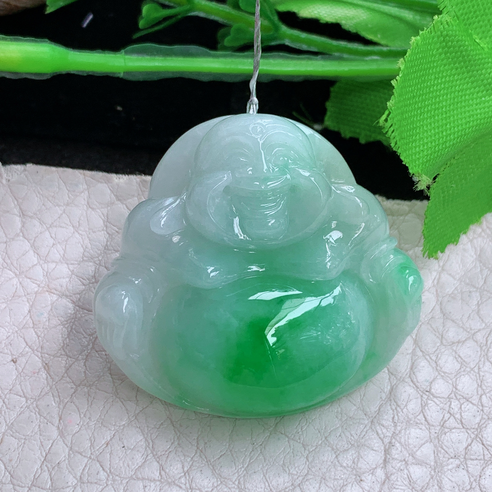 qxm实拍33.8*36.6*10缅甸翡翠精雕飘绿饱满佛公 开心佛玉吊坠