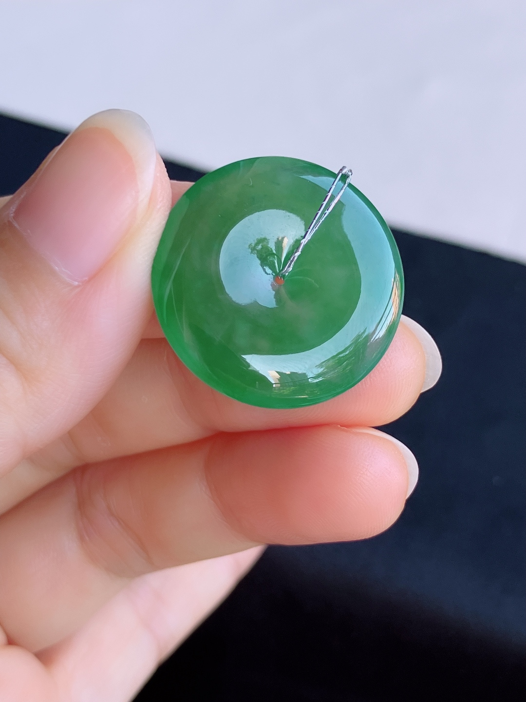 湖水绿平安扣，晶莹剔透，尺寸24.8/4.6/自然光实拍