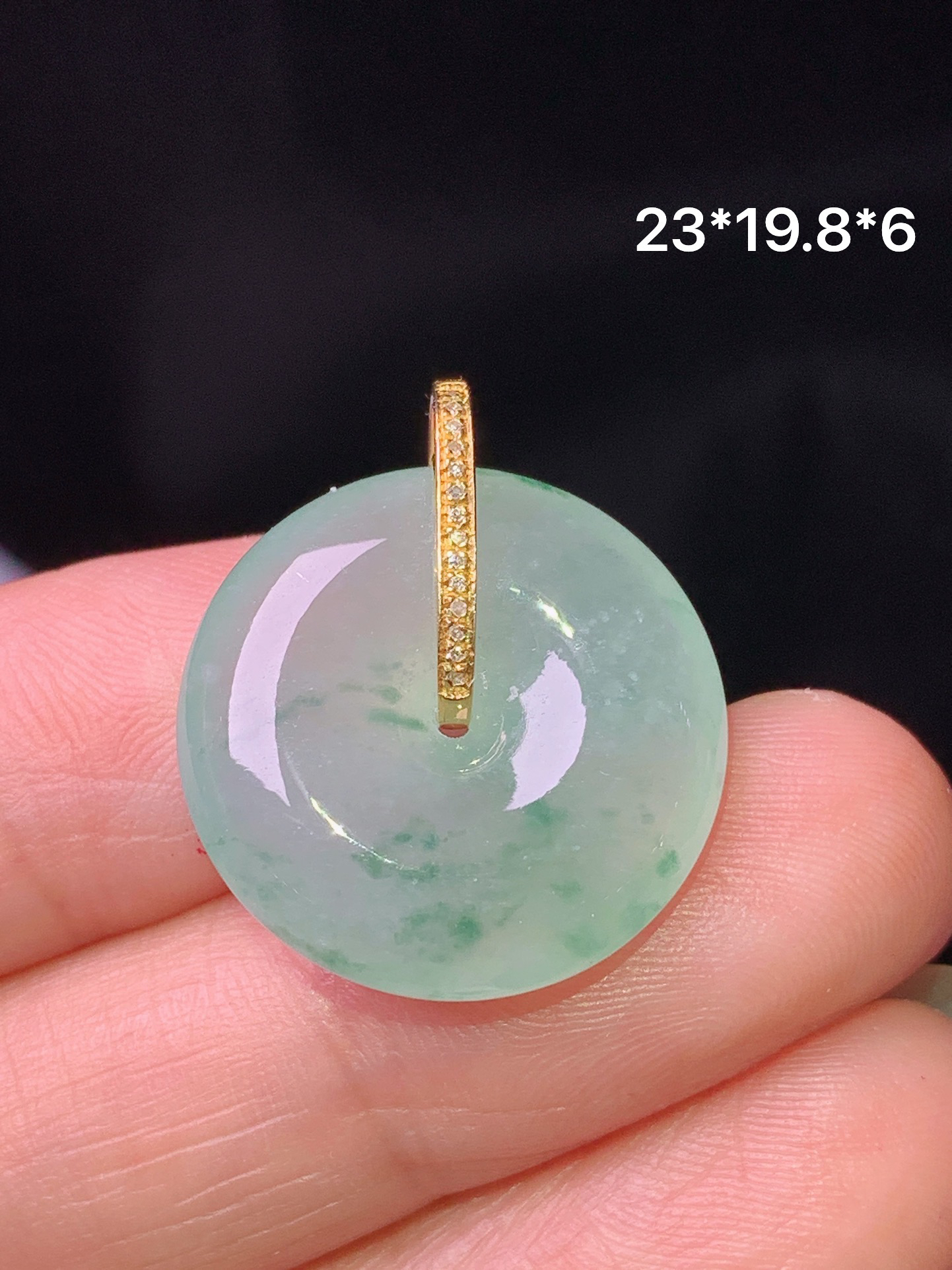 18k金钻镶嵌冰飘绿平安扣吊坠 玉质细腻 色泽艳丽清新 整体尺寸23*19.8*6 m1