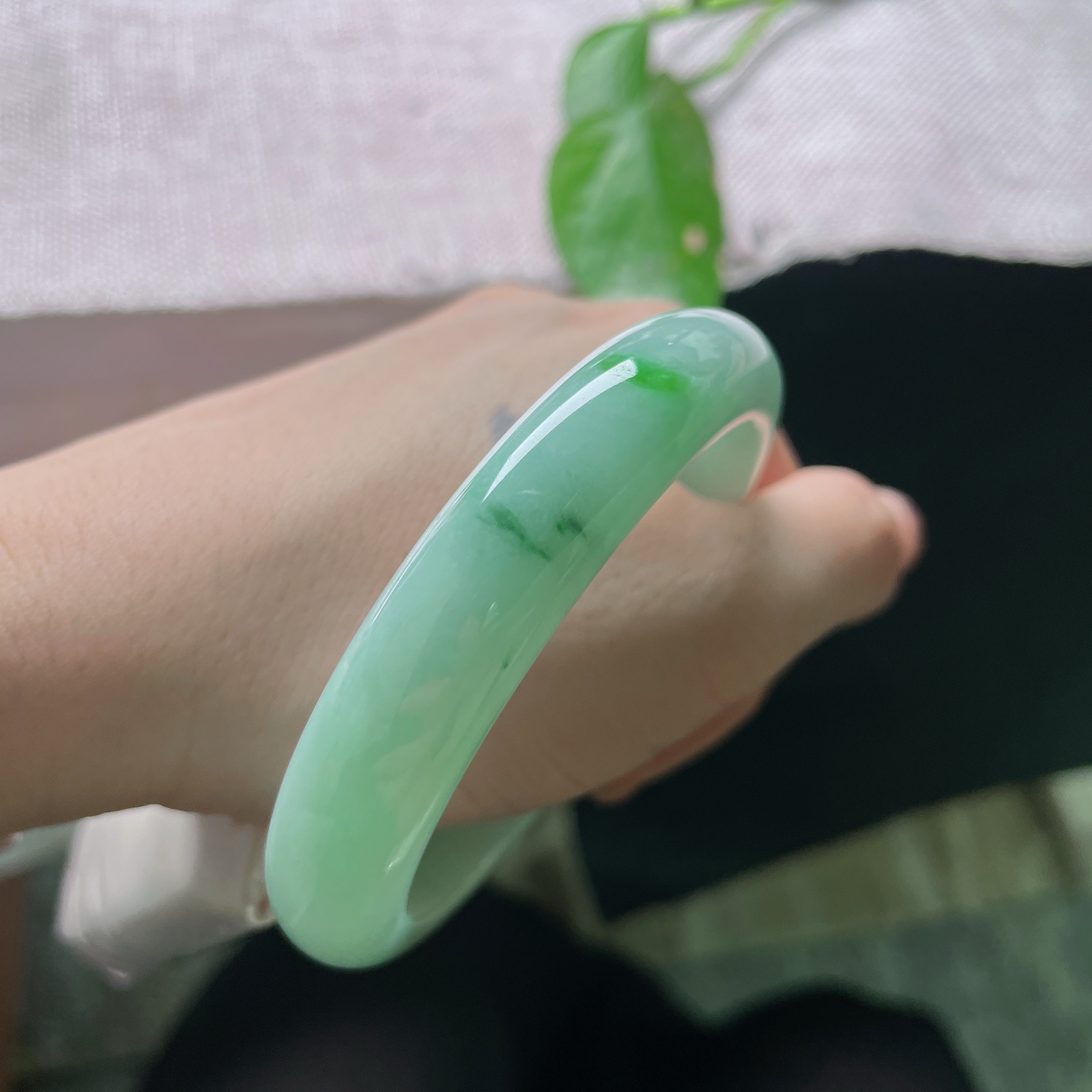 58.4/12.4/7.7，绿底正圈，色系甜美，青春可人，佩戴显白，显气质，基本完美，ss54893