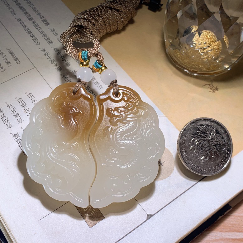 一对价！新疆和田玉且末糖龙凤对挂件 尺寸43/27/8总重40克，玉质细腻油润 底色纯净 脂粉好，品质好！lt260711