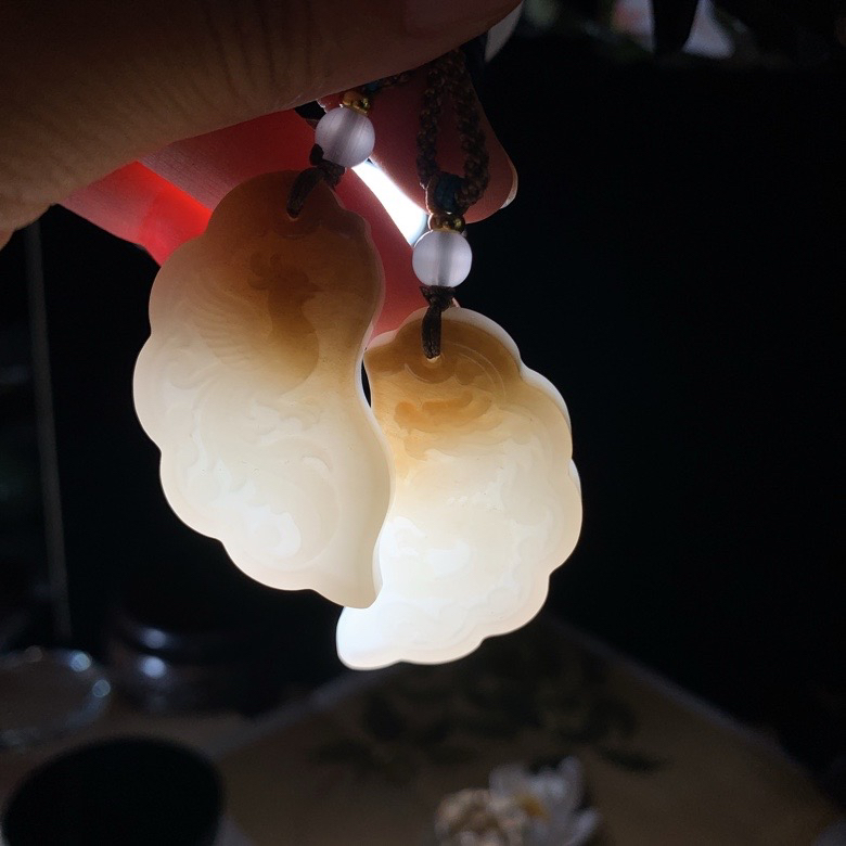 一对价！新疆和田玉且末糖龙凤对挂件 尺寸43/27/8总重40克，玉质细腻油润 底色纯净 脂粉好，品质好！lt260711