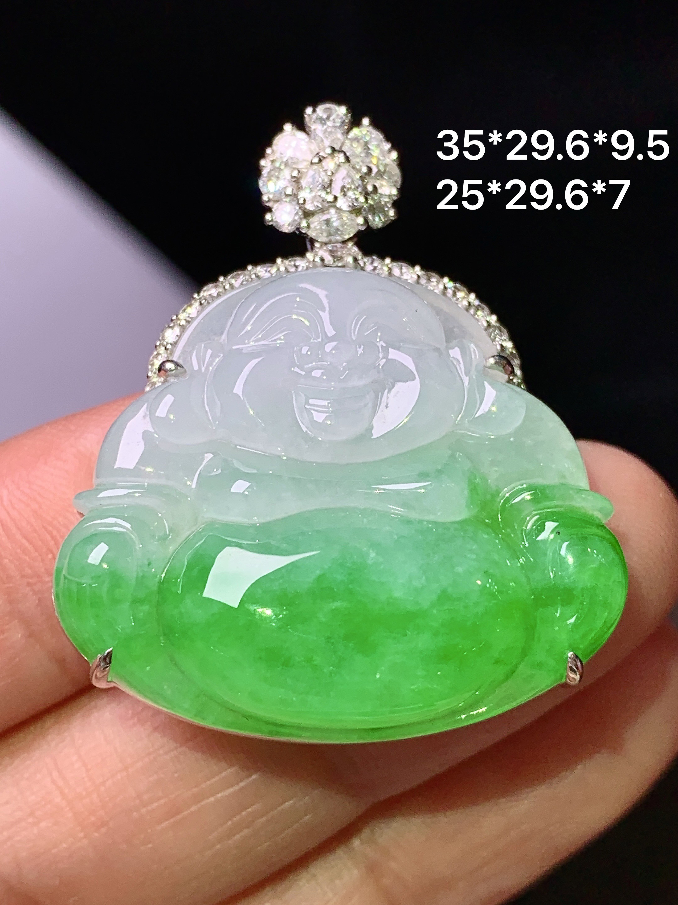 18k金钻镶嵌飘绿佛公吊坠 玉质细腻 色泽艳丽清新 整体尺寸35*29.6*9.5 z1