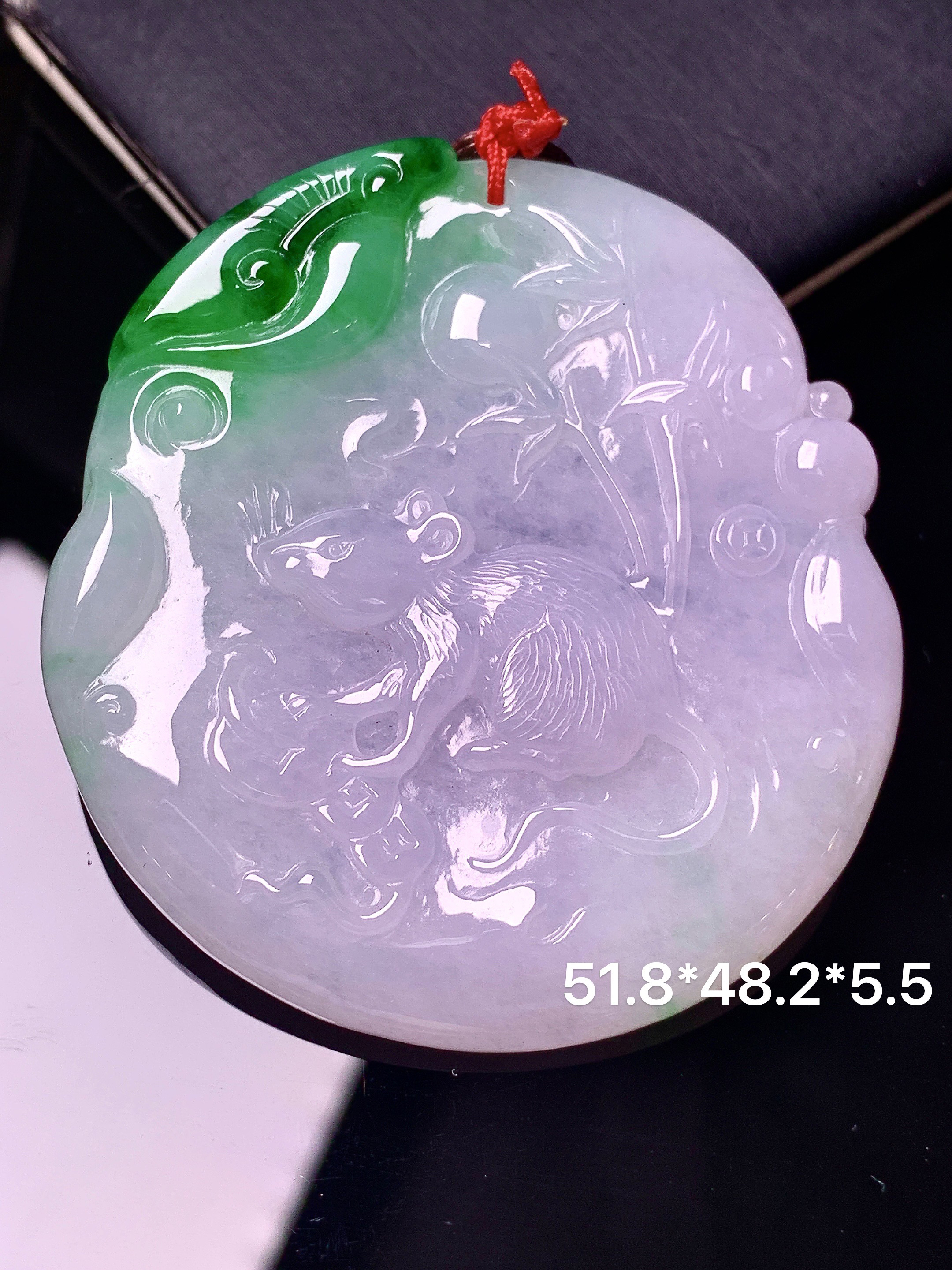 飘绿生肖鼠吊坠 玉质细腻 色泽艳丽清新 整体尺寸51.8*48.2*5.5 b2
