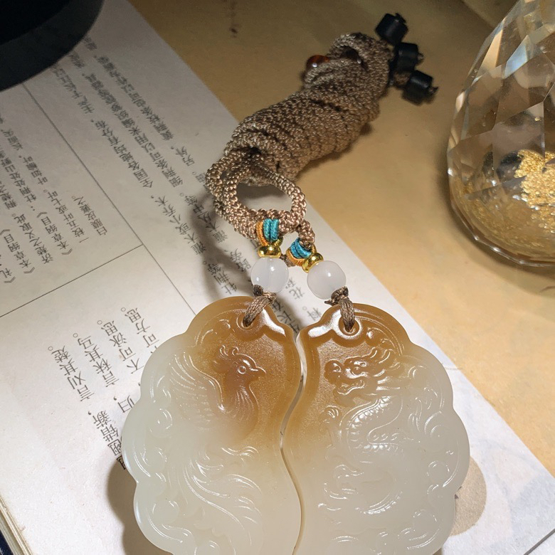 一对价！新疆和田玉且末糖龙凤对挂件 尺寸43/27/8总重40克，玉质细腻油润 底色纯净 脂粉好，品质好！lt260711