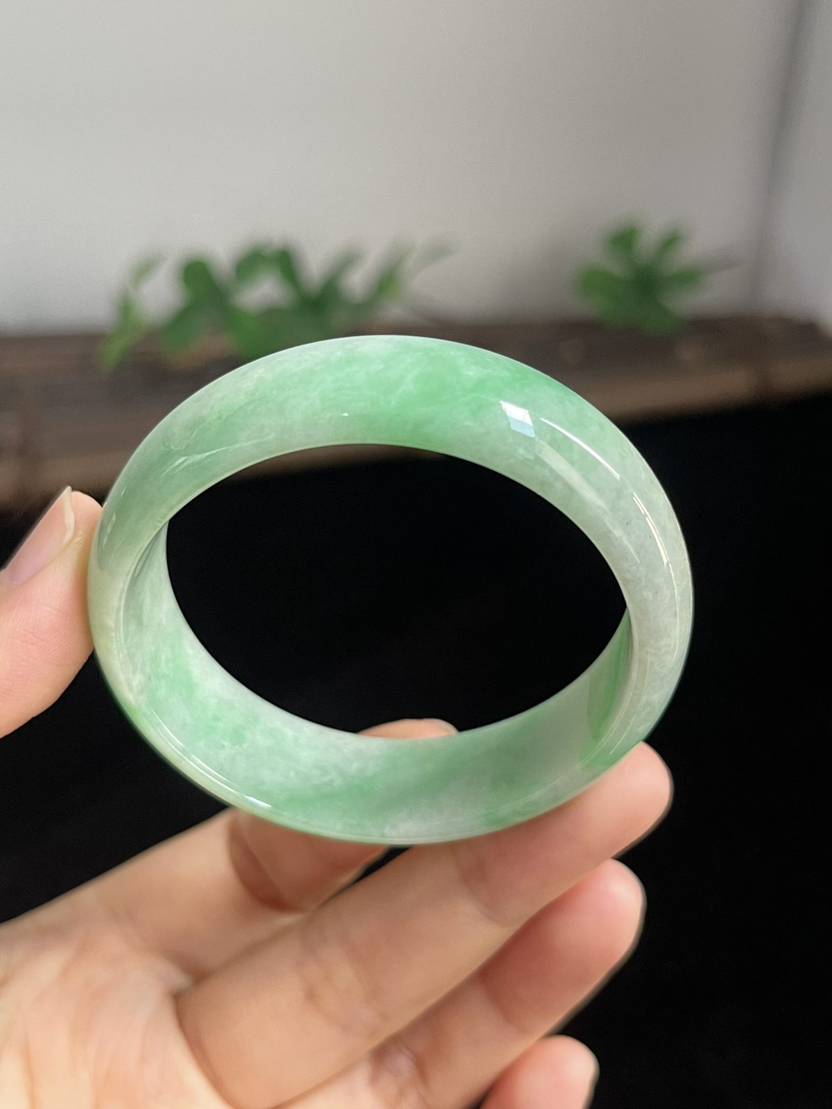 贵妃镯50.7圈口，翡翠手镯