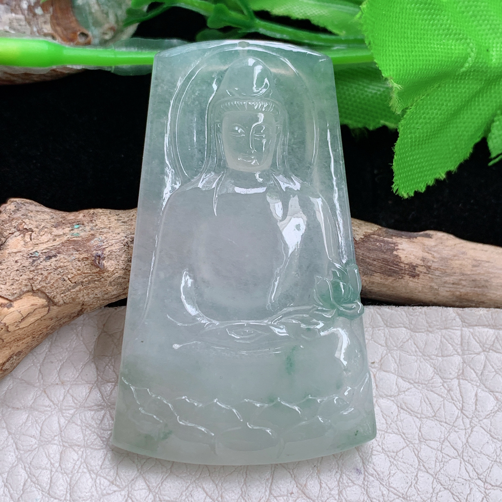 lz实拍50.6*30.5*5缅甸翡翠精雕冰飘花持莲观音 玉观音玉吊坠