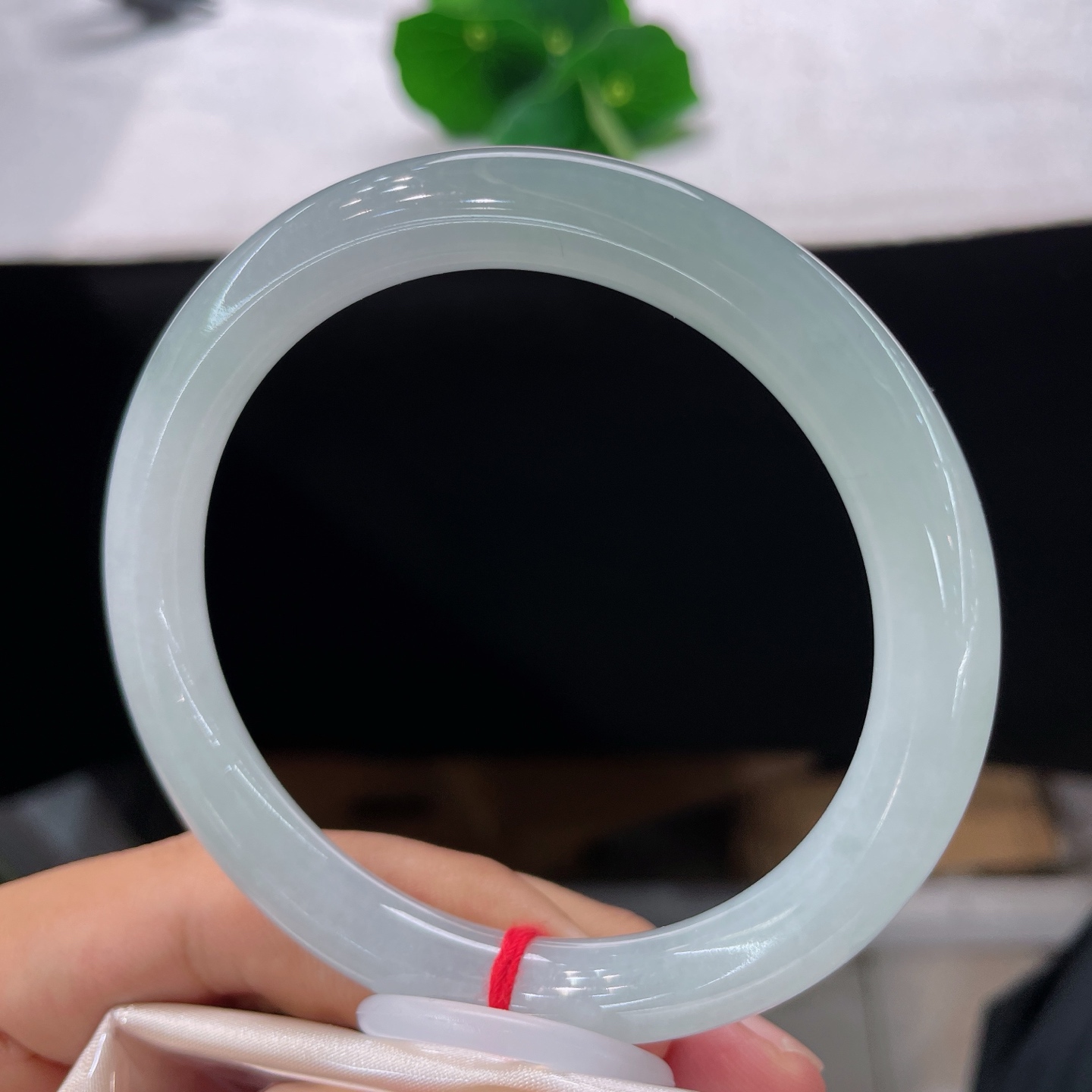 圈口/58/8.5，冰润美人镯，58/58可戴，腕间一抹晴水，日子清浅，自带松弛柔和氛围，无裂