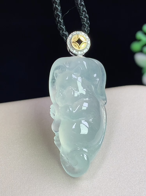18k金镶精美吊坠，无裂，尺寸26.5*12.9*7.7mm，Q12lwh6