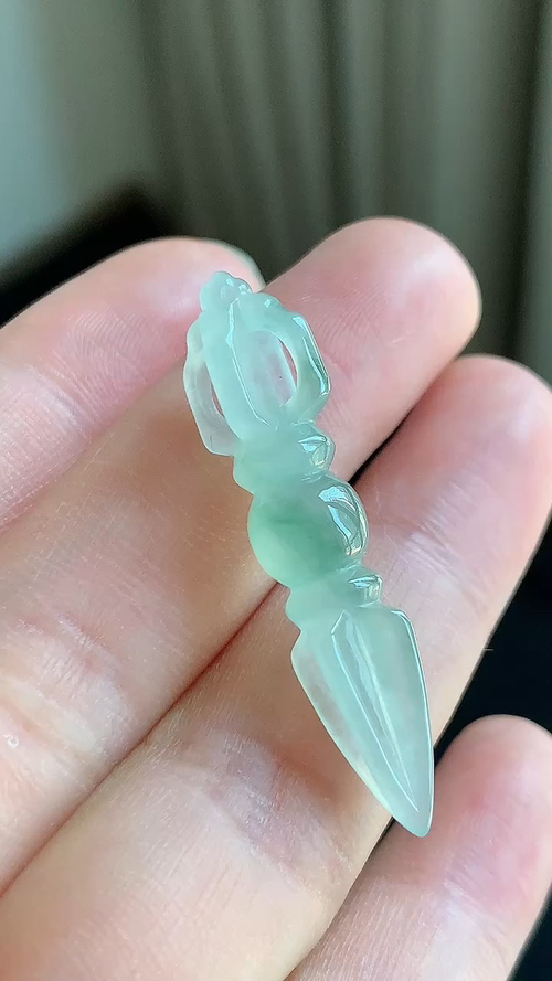 天然翡翠，飘花金刚杵无裂，尺寸38-7.5 r711