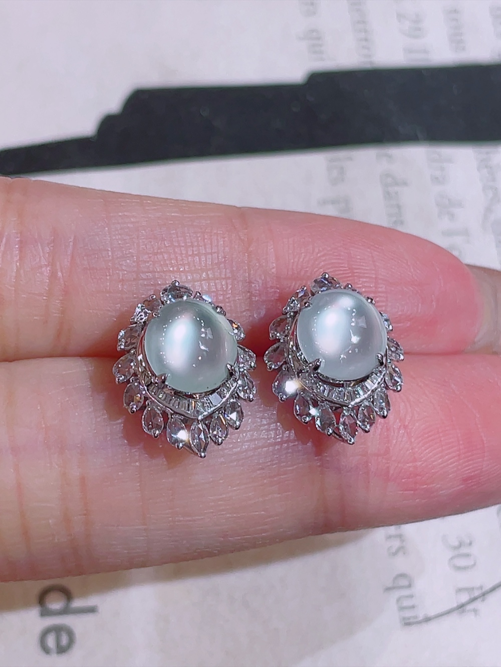 2号高冰玻璃种鸽子蛋耳钉 无裂 18k金镶嵌 种水 重金镶嵌 南非钻镶 厚装饱满 荧光四射 刚性十足 高端大气 性比高 整体14.0-10.9-7.9裸石7.3-6.8
