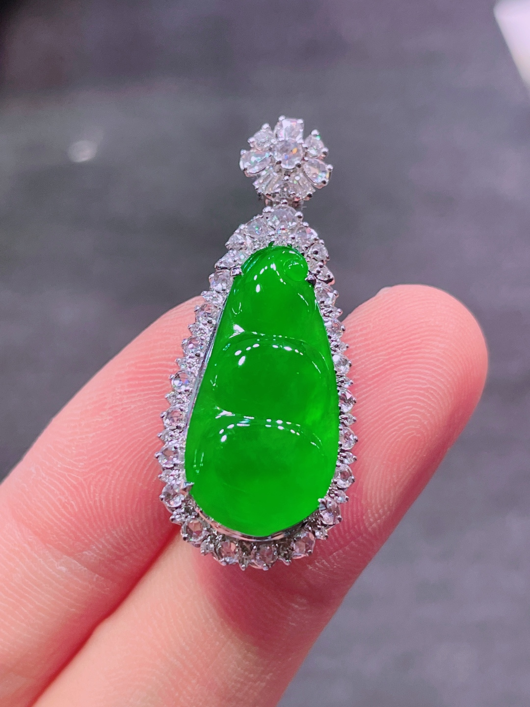️绿福豆吊坠，晶莹剔透，新颖时尚，无裂，23-11.5
